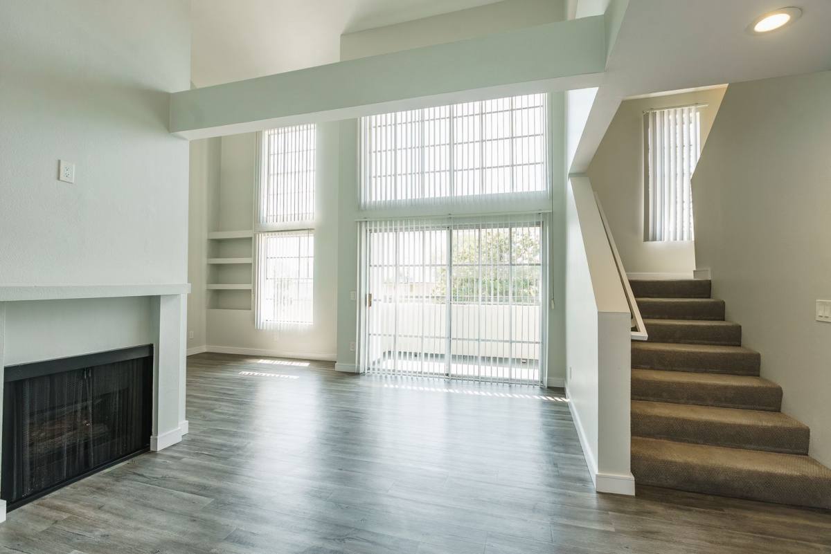Apartment for rent at 132 S Clark Dr, Los Angeles, CA 90048