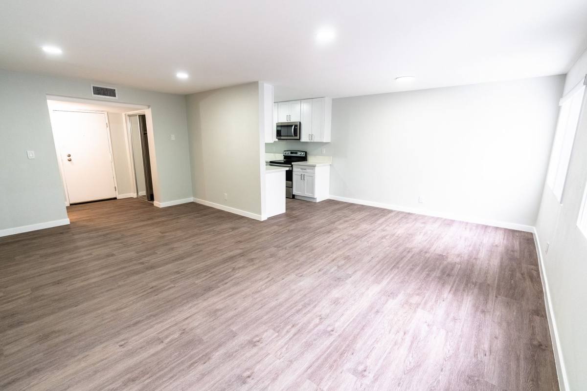 Apartment for rent at 132 S Clark Dr, Los Angeles, CA 90048