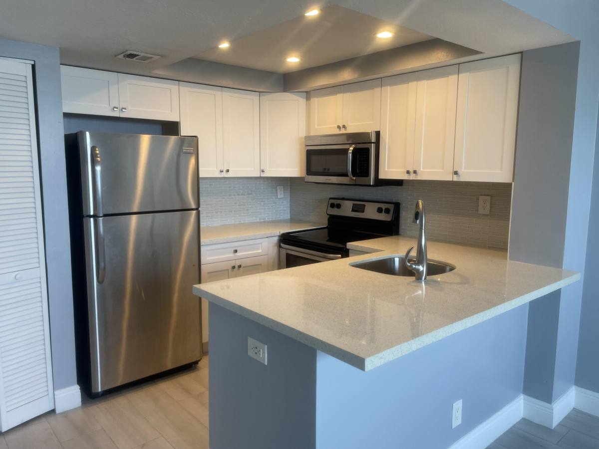 Apartment for rent at 714 Executive Center Dr #24, West Palm Beach, FL 33401