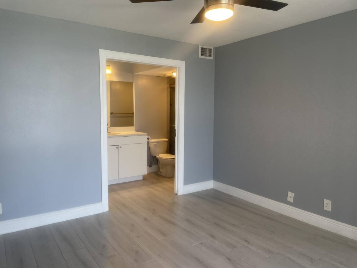 Apartment for rent at 714 Executive Center Dr #24, West Palm Beach, FL 33401