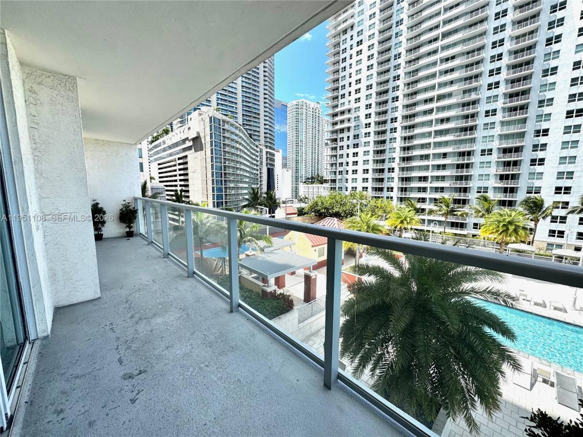 Apartment for rent at 1155 Brickell Bay Dr #906, Miami, FL 33131