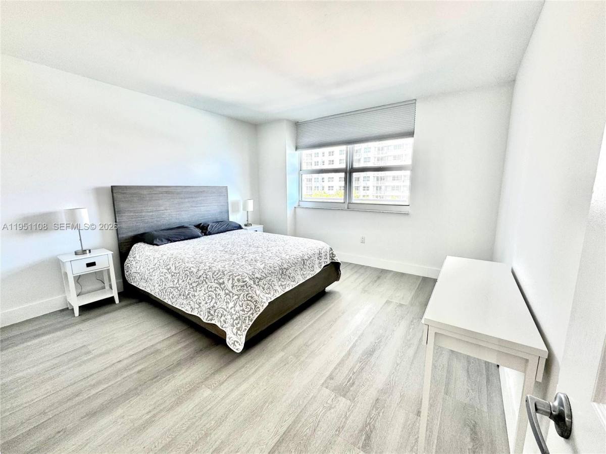 Apartment for rent at 1155 Brickell Bay Dr #906, Miami, FL 33131
