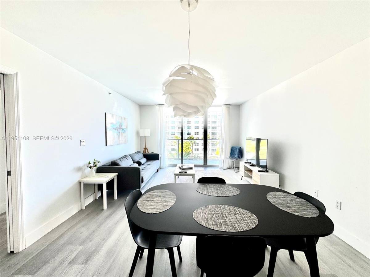 Apartment for rent at 1155 Brickell Bay Dr #906, Miami, FL 33131
