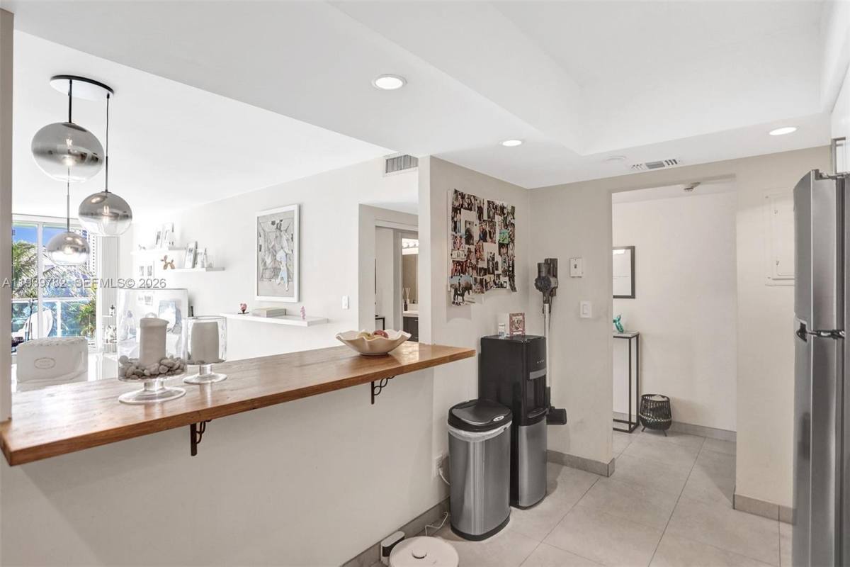 Apartment for rent at 19390 Collins Ave #302, North Miami Beach, FL 33160