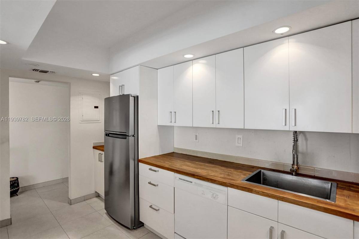 Apartment for rent at 19390 Collins Ave #302, North Miami Beach, FL 33160