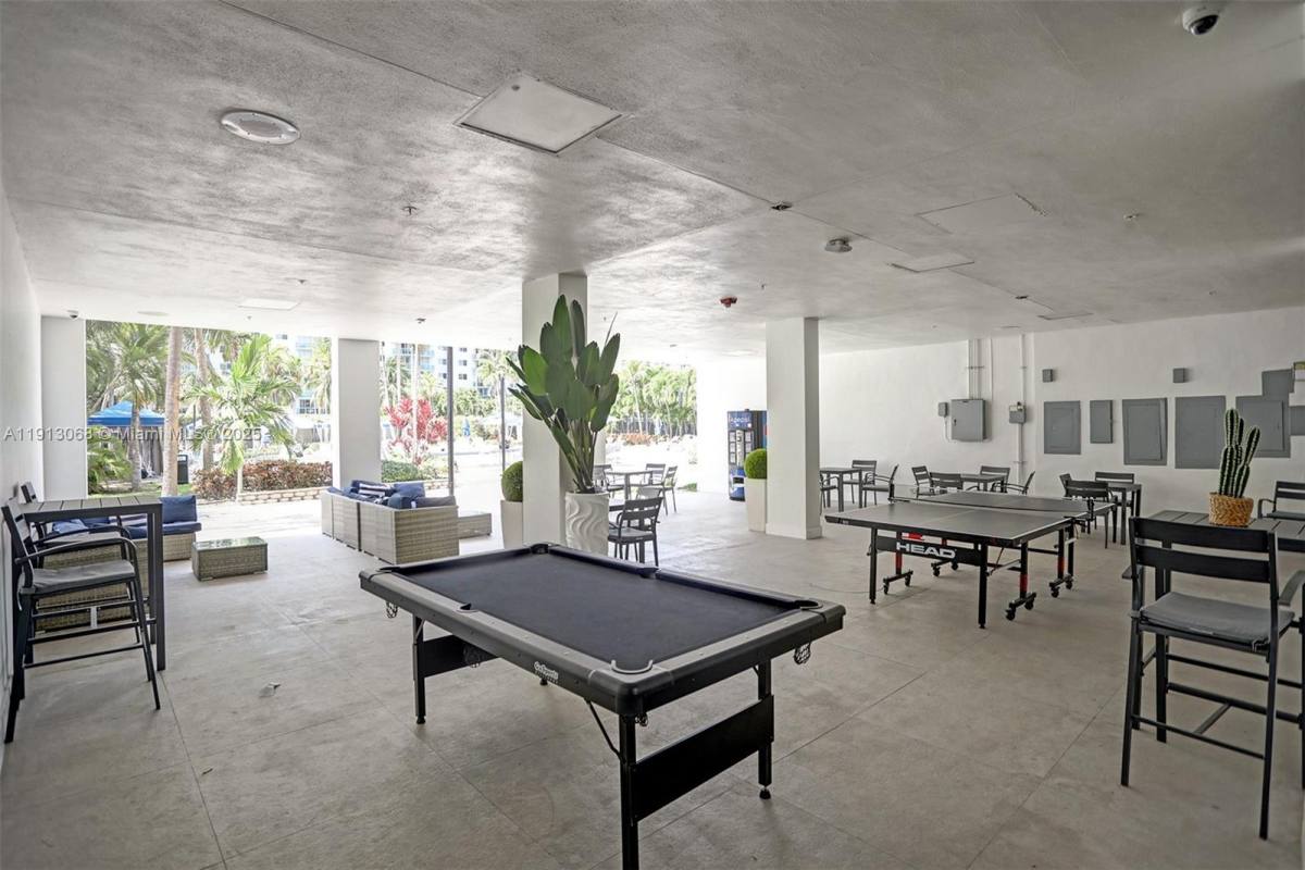 Apartment for rent at 19370 Collins Ave #426, North Miami Beach, FL 33160