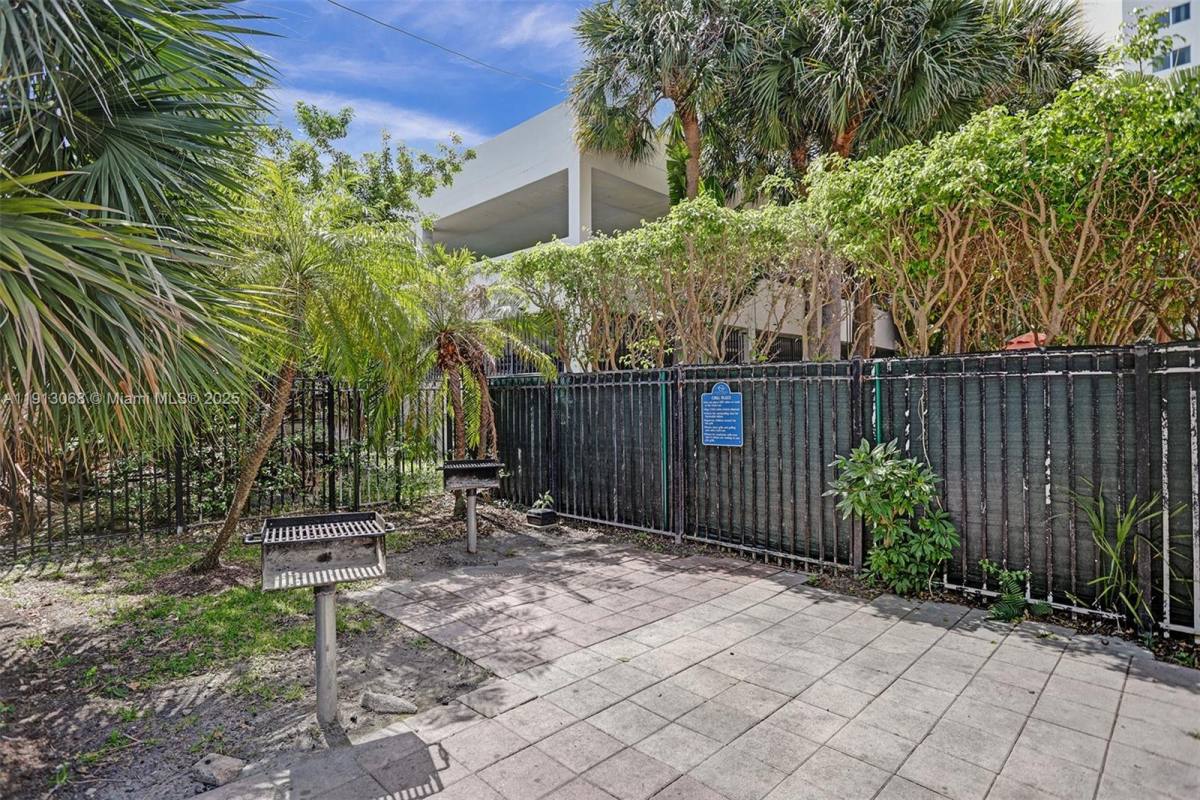 Apartment for rent at 19370 Collins Ave #426, North Miami Beach, FL 33160
