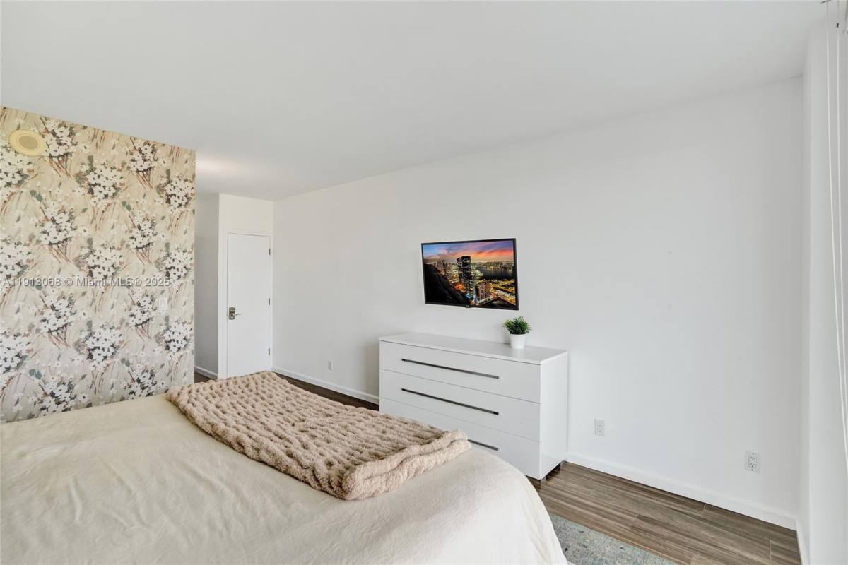 Apartment for rent at 19370 Collins Ave #426, North Miami Beach, FL 33160