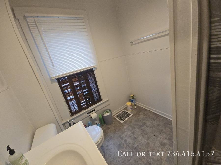 Apartment for rent at 906 Packard St #5, Ann Arbor, MI 48104