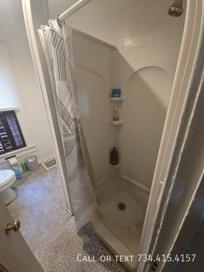 Apartment for rent at 906 Packard St #5, Ann Arbor, MI 48104