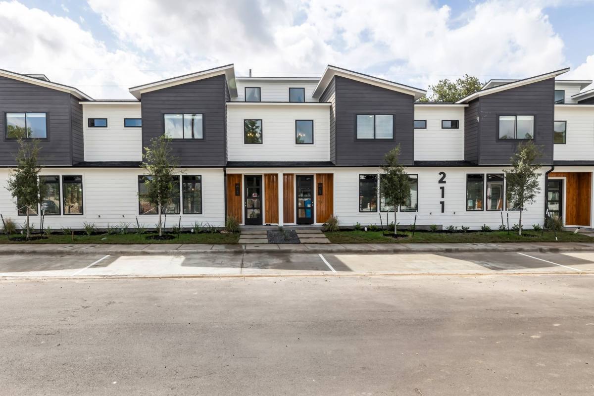 Apartment for rent at 211 Lynn Dr, Bryan, TX 77801