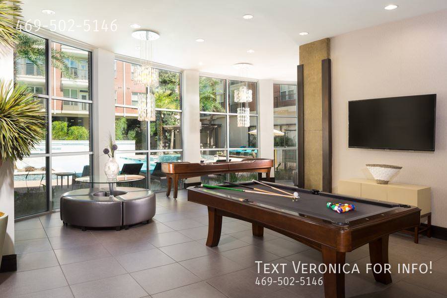 Apartment for rent at 4010 SW Freeway 77106-709, Houston, TX 77027