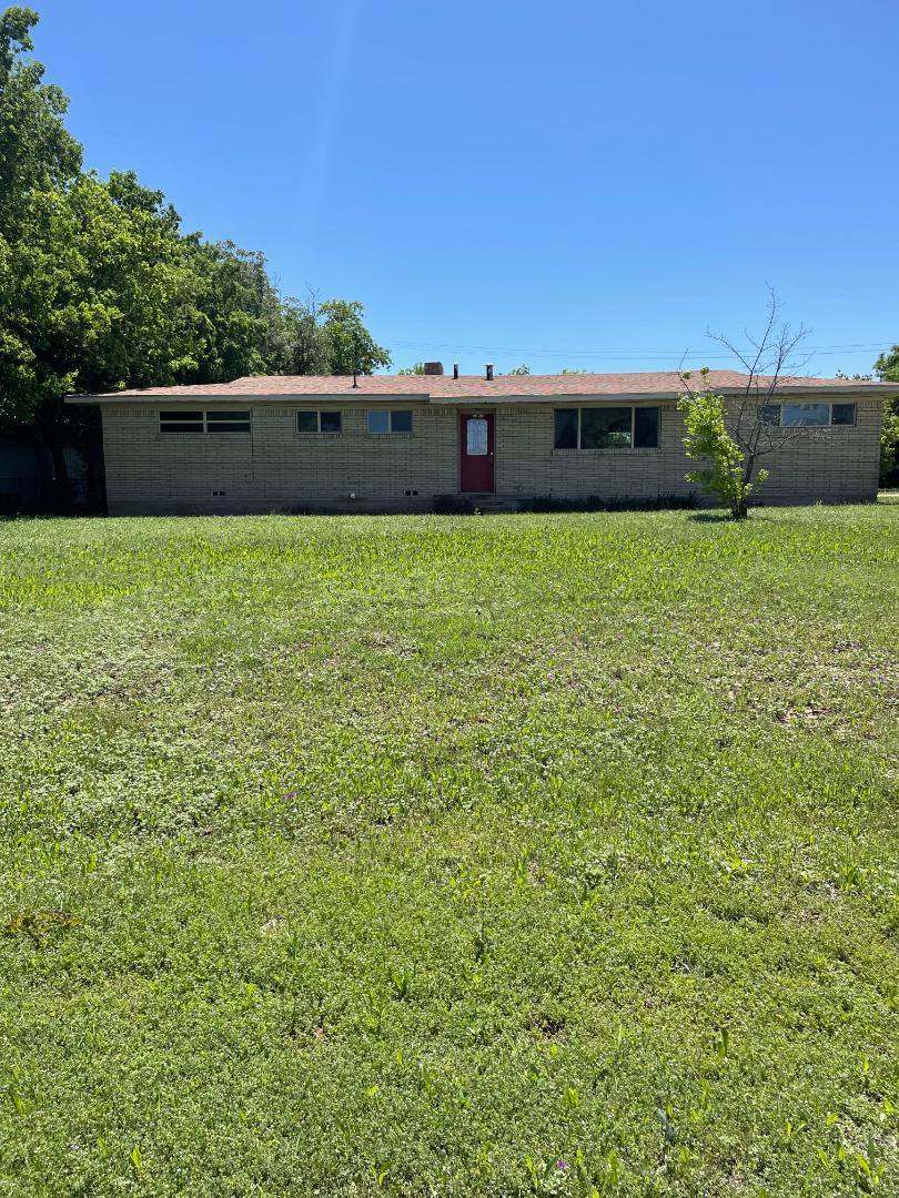 House for rent at 2105 W Pearl St, Granbury, TX 76048