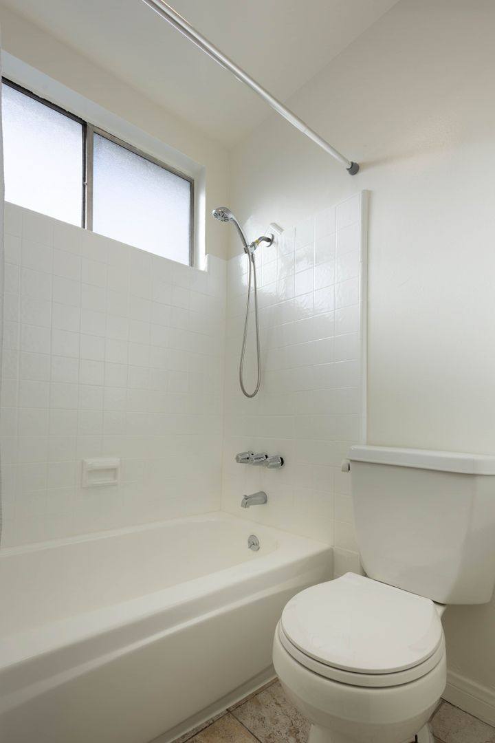 Apartment for rent at 11941 Acacia Ave, Hawthorne, CA 90250