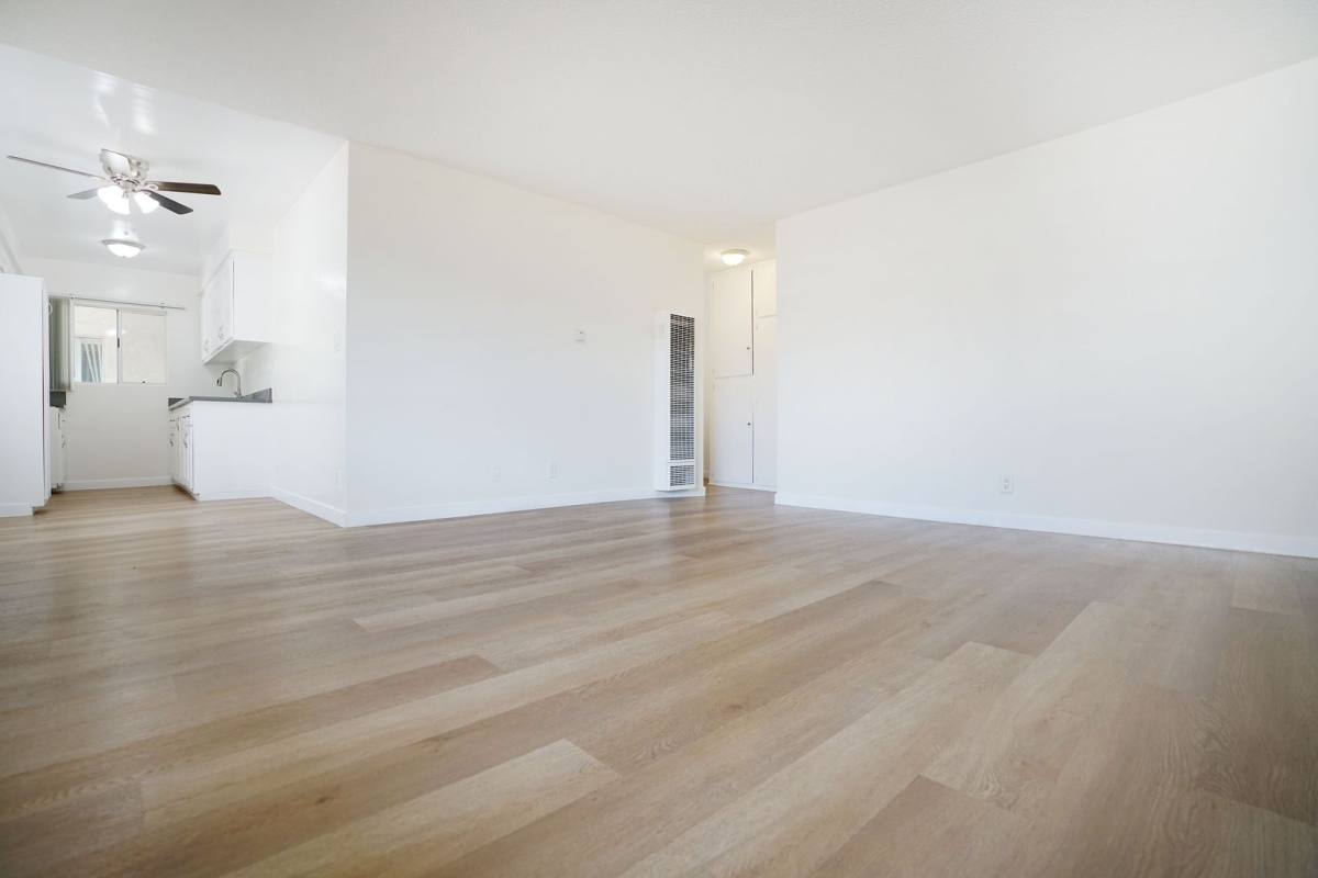 Apartment for rent at 11941 Acacia Ave, Hawthorne, CA 90250
