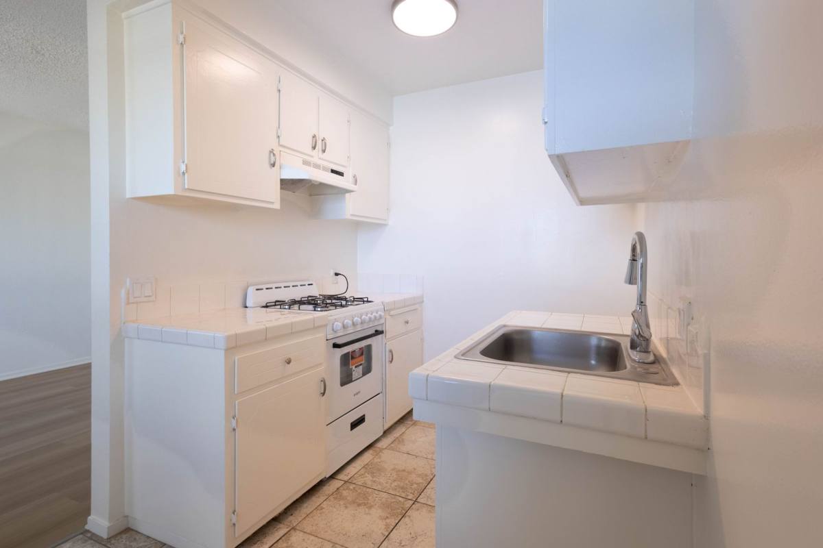 Apartment for rent at 11941 Acacia Ave, Hawthorne, CA 90250