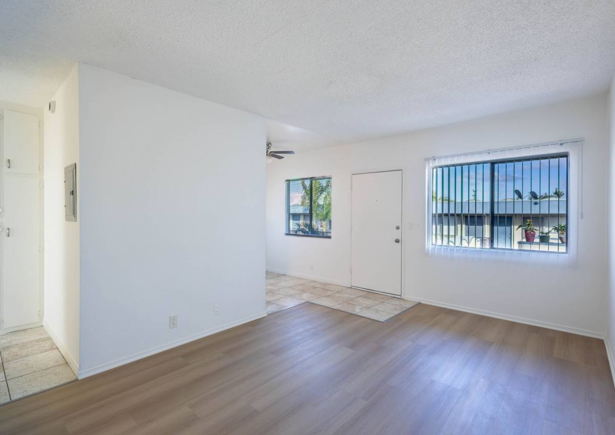 Apartment for rent at 11941 Acacia Ave, Hawthorne, CA 90250