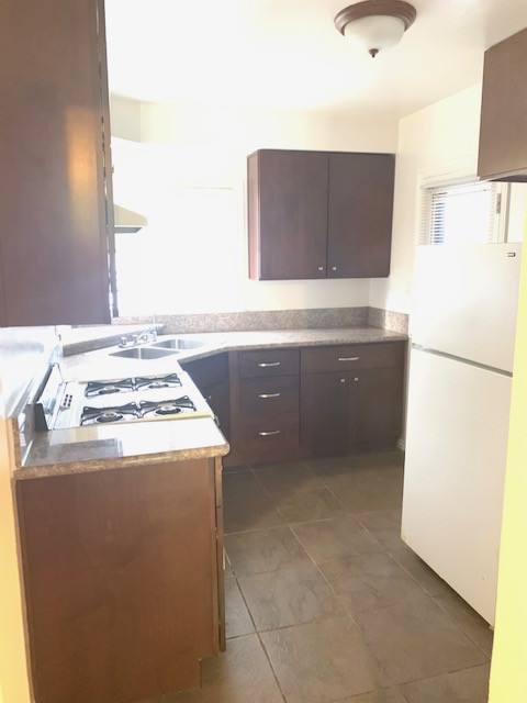 Apartment for rent at 827 - 831 S Oxford Ave, Los Angeles, CA 90005