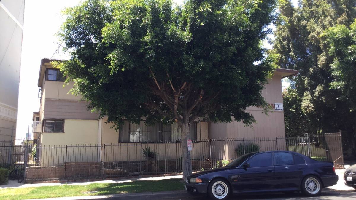 Apartment for rent at 827 - 831 S Oxford Ave, Los Angeles, CA 90005