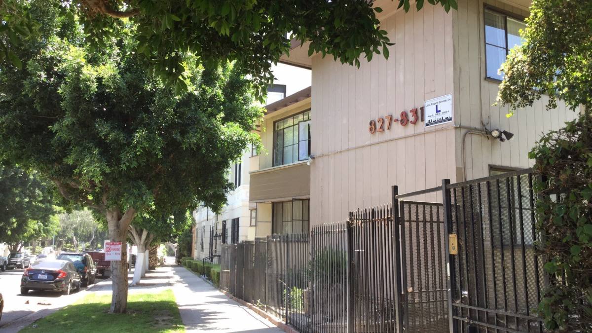 Apartment for rent at 827 - 831 S Oxford Ave, Los Angeles, CA 90005