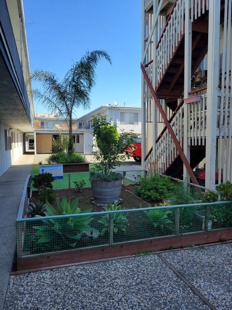 Apartment for rent at 203-205-225 16th St, Richmond, CA 94801