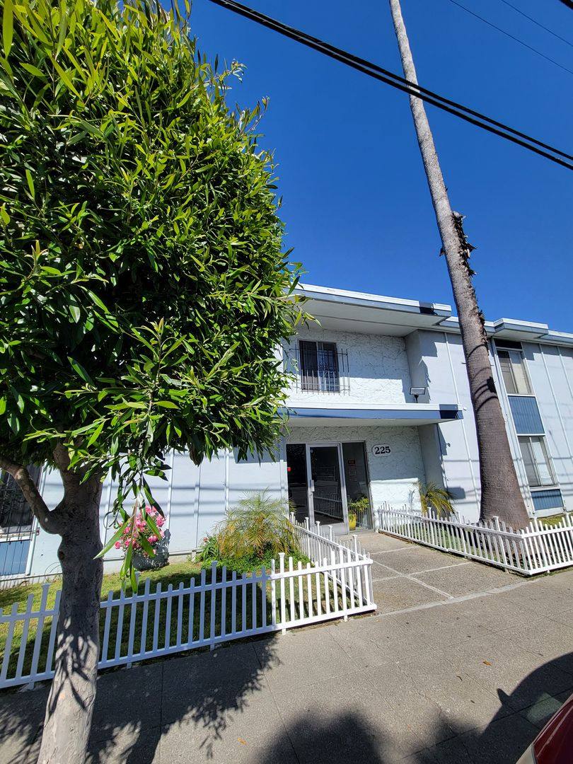Apartment for rent at 203-205-225 16th St, Richmond, CA 94801