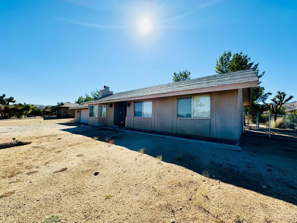 House for rent at 58155 Carlyle Dr, Yucca Valley, CA 92284