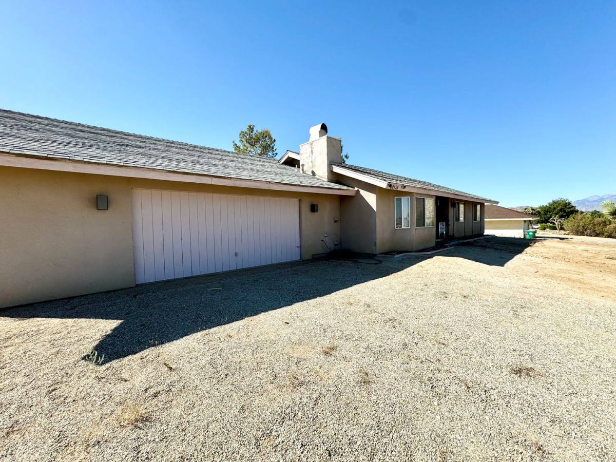 House for rent at 58155 Carlyle Dr, Yucca Valley, CA 92284