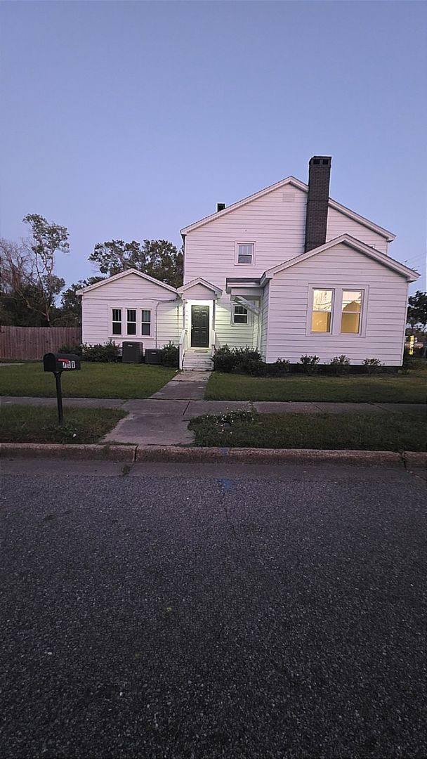 Townhouse for rent at 711 Marine St, Mobile, AL 36604