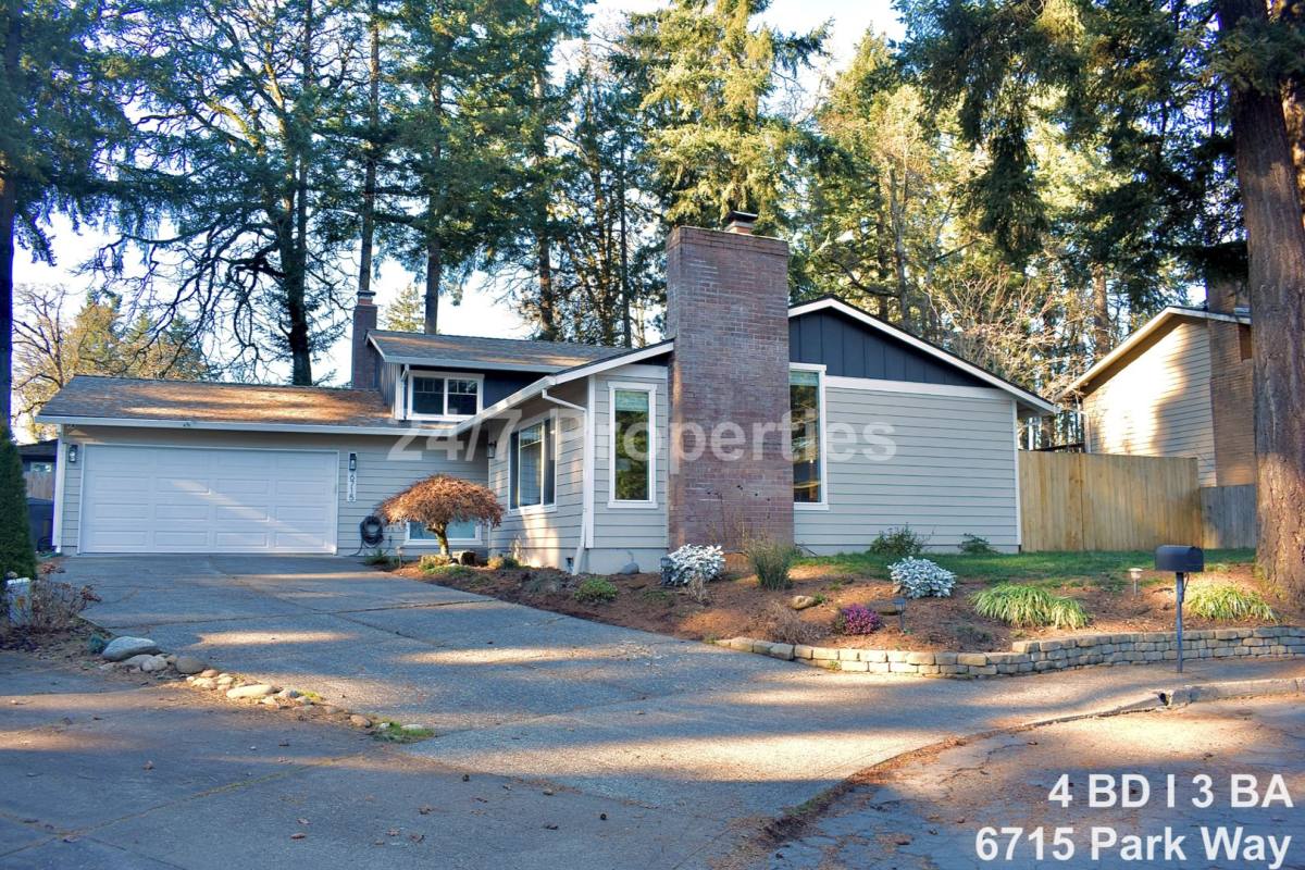 House for rent at 6715 Parkway Dr, Gladstone, OR 97027