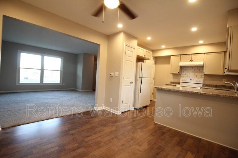 Townhouse for rent at 4926 Madison Ave, Des Moines, IA 50310