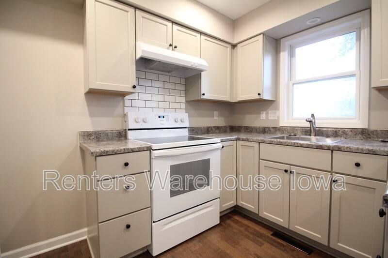 Townhouse for rent at 4926 Madison Ave, Des Moines, IA 50310