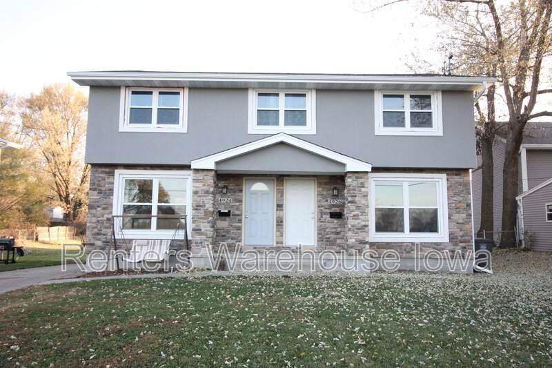 Townhouse for rent at 4926 Madison Ave, Des Moines, IA 50310