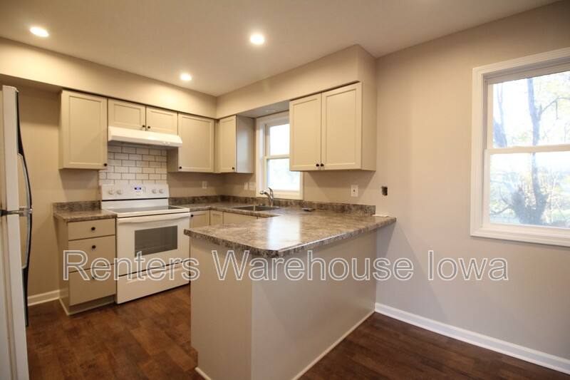 Townhouse for rent at 4926 Madison Ave, Des Moines, IA 50310