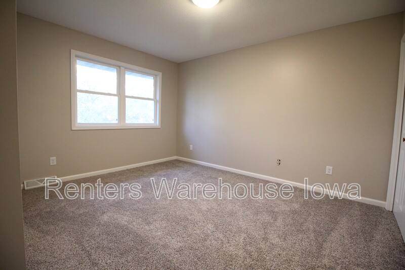 Townhouse for rent at 4926 Madison Ave, Des Moines, IA 50310
