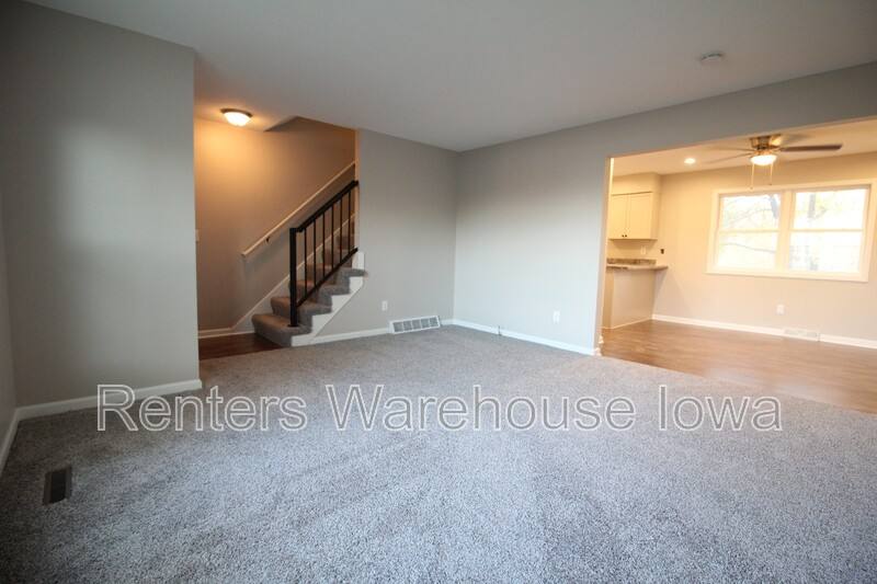 Townhouse for rent at 4926 Madison Ave, Des Moines, IA 50310