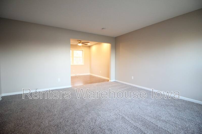 Townhouse for rent at 4926 Madison Ave, Des Moines, IA 50310