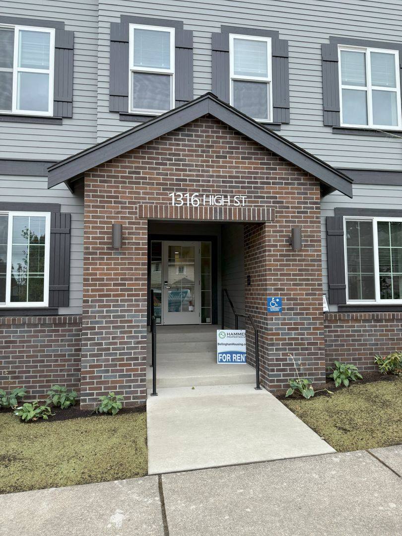 Apartment for rent at 1316 High St, Bellingham, WA 98225