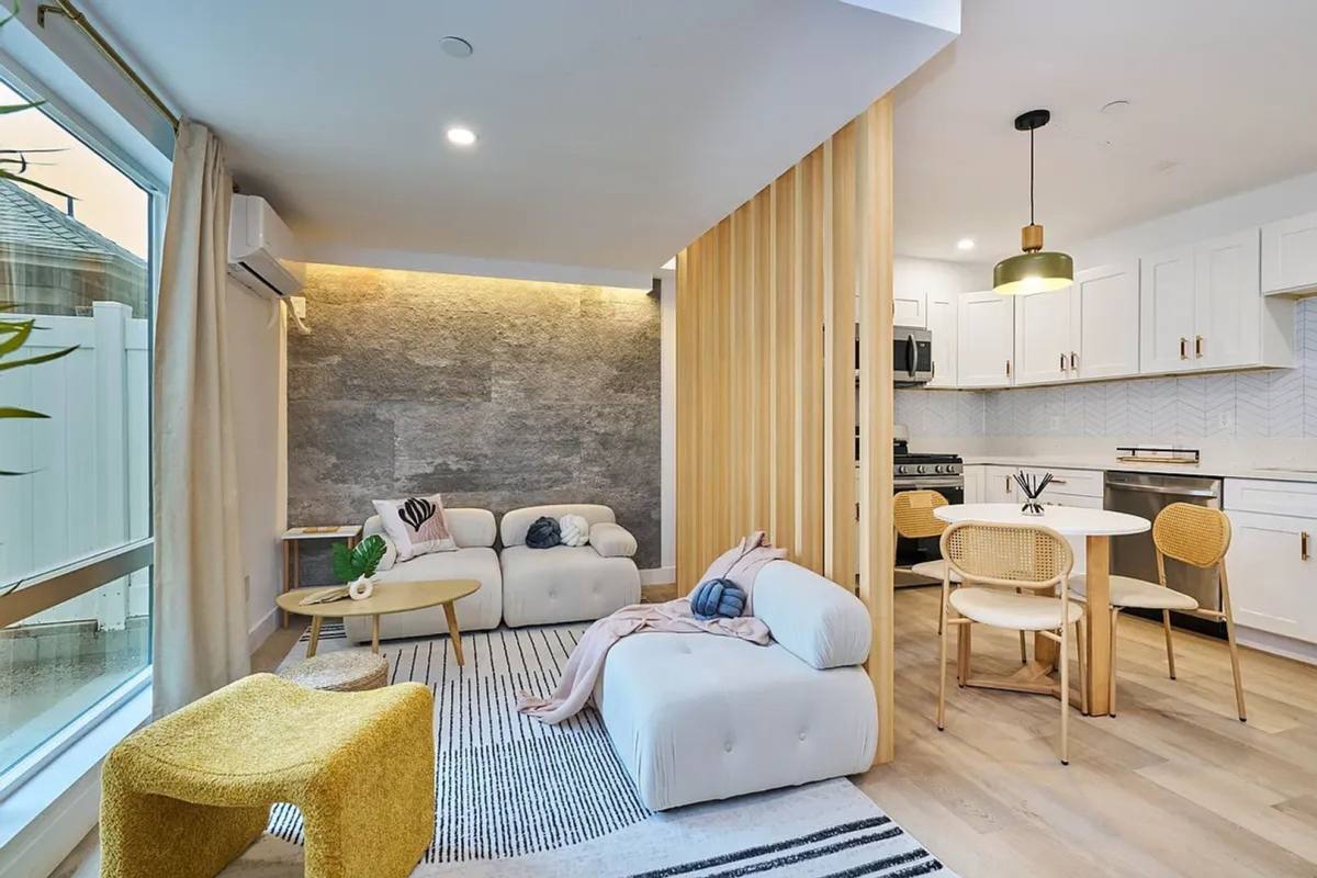 Apartment for rent at 1258 W 37th Dr, Los Angeles, CA 90007