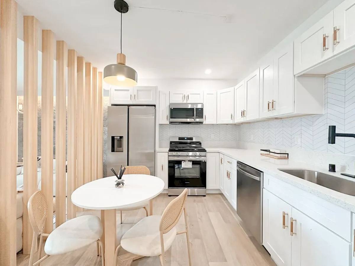 Apartment for rent at 1258 W 37th Dr, Los Angeles, CA 90007