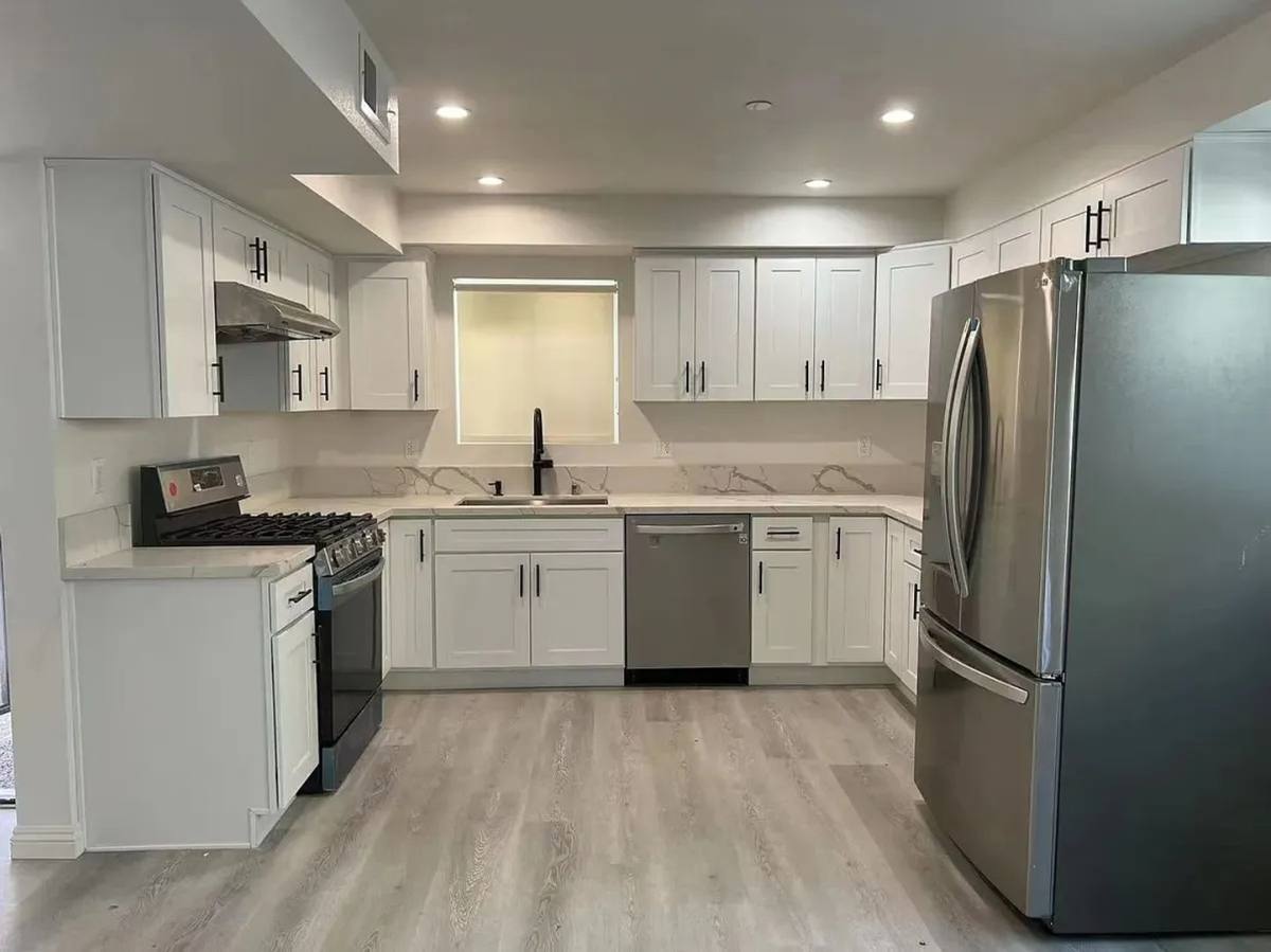 Apartment for rent at 1258 W 37th Dr, Los Angeles, CA 90007