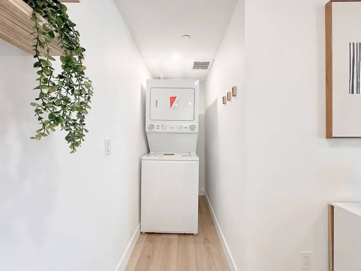 Apartment for rent at 1258 W 37th Dr, Los Angeles, CA 90007