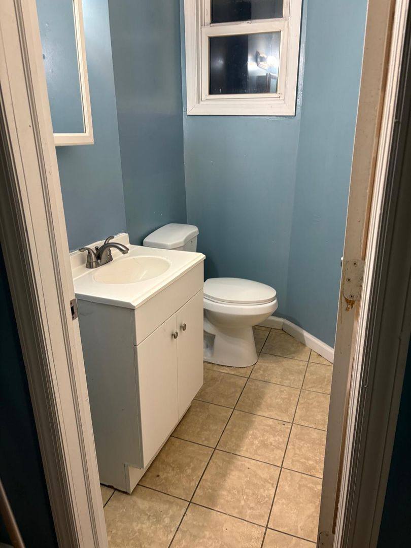 Apartment for rent at 42 Fabyan Place, Newark, NJ 07108