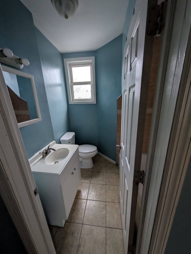 Apartment for rent at 42 Fabyan Place, Newark, NJ 07108
