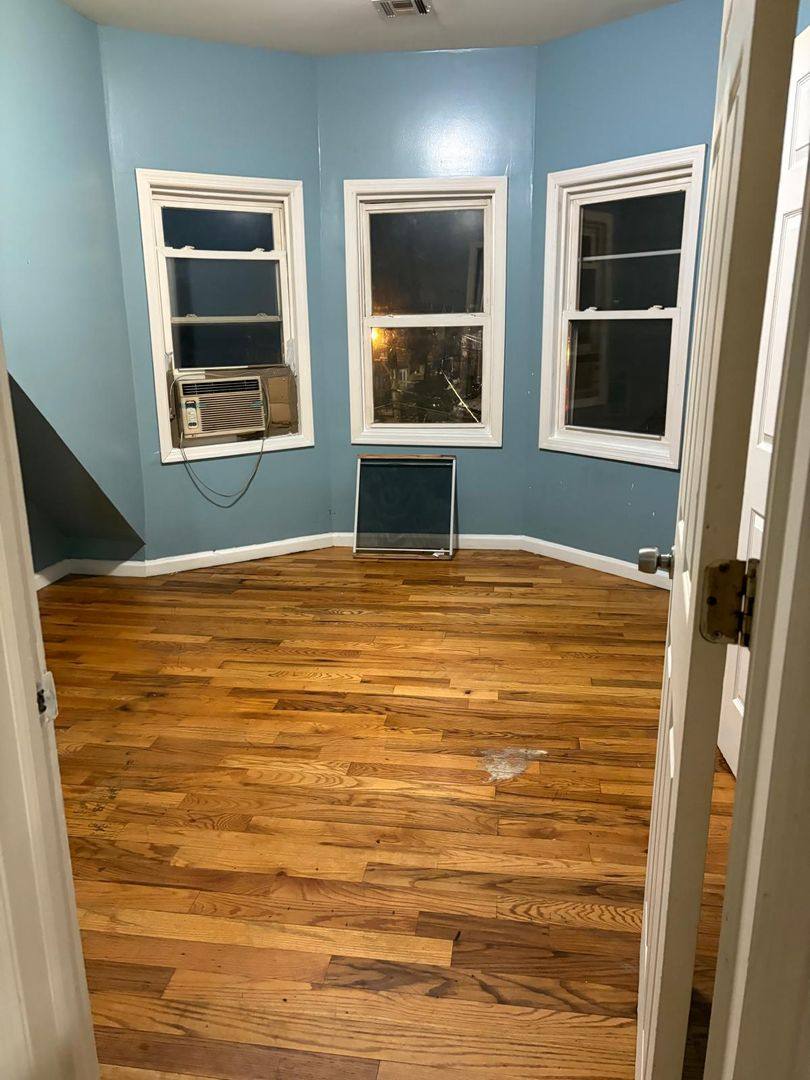 Apartment for rent at 42 Fabyan Place, Newark, NJ 07108