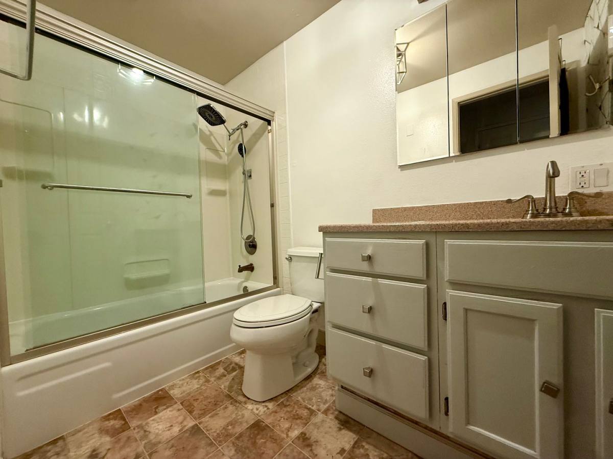 House for rent at 6918 SW 104th Ave, Beaverton, OR 97008
