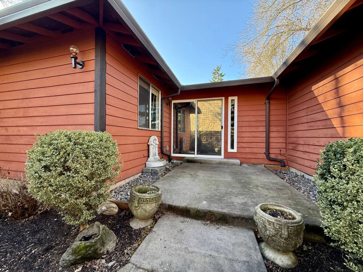 House for rent at 6918 SW 104th Ave, Beaverton, OR 97008