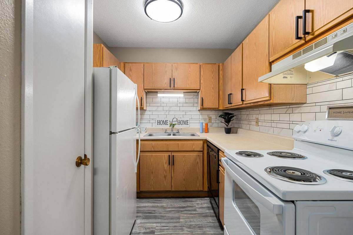 Apartment for rent at 2215 W Willow Knolls Rd, Peoria, IL 61614
