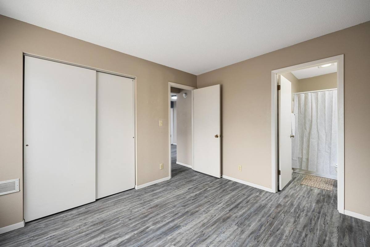 Apartment for rent at 2215 W Willow Knolls Rd, Peoria, IL 61614