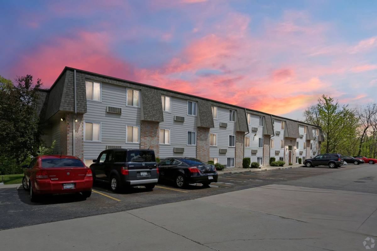 Apartment for rent at 2215 W Willow Knolls Rd, Peoria, IL 61614